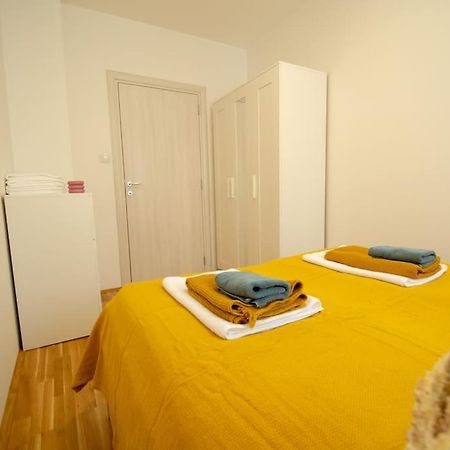 White Fields-Central 2-Bdrm Apartment With Parking Novi Sad Buitenkant foto