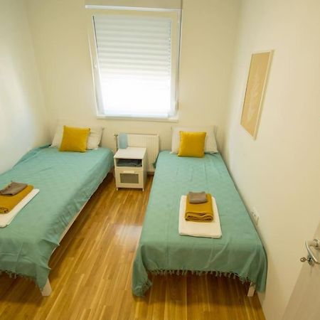 White Fields-Central 2-Bdrm Apartment With Parking Novi Sad Buitenkant foto