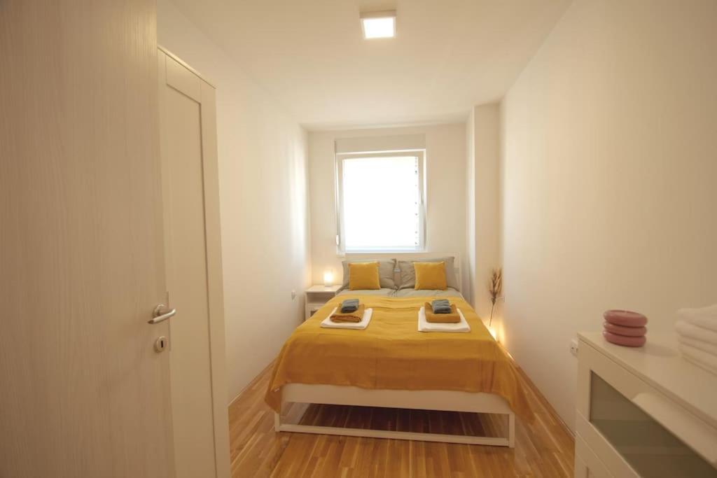 White Fields-Central 2-Bdrm Apartment With Parking Novi Sad Buitenkant foto