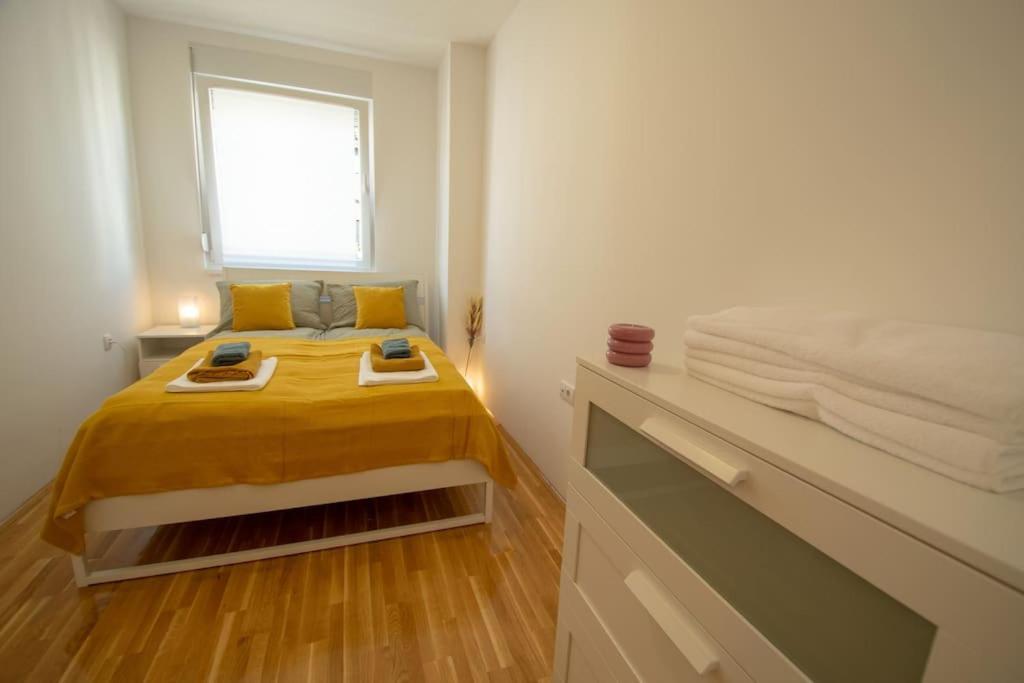 White Fields-Central 2-Bdrm Apartment With Parking Novi Sad Buitenkant foto
