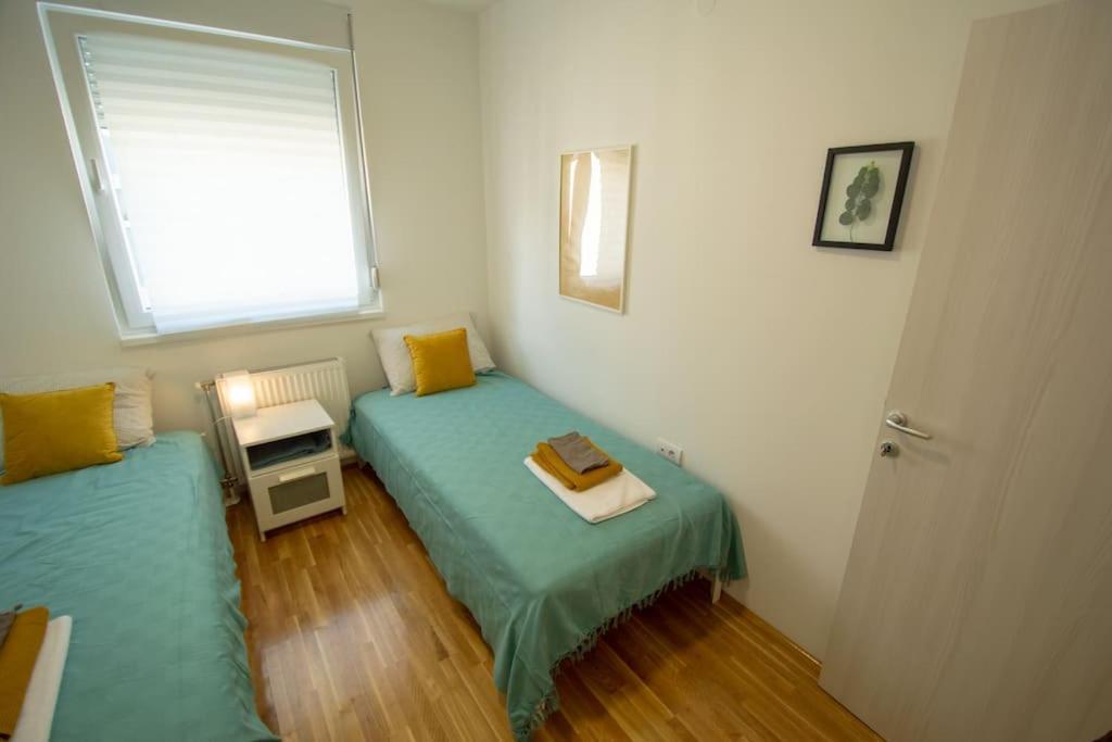 White Fields-Central 2-Bdrm Apartment With Parking Novi Sad Buitenkant foto