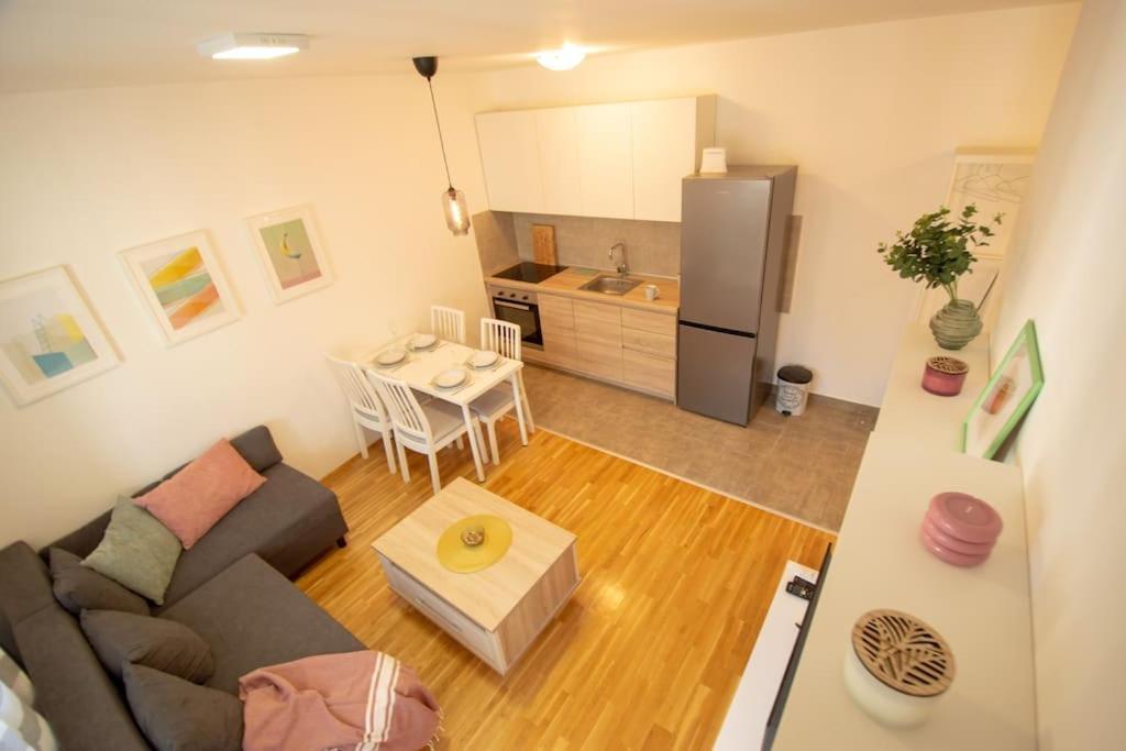 White Fields-Central 2-Bdrm Apartment With Parking Novi Sad Buitenkant foto