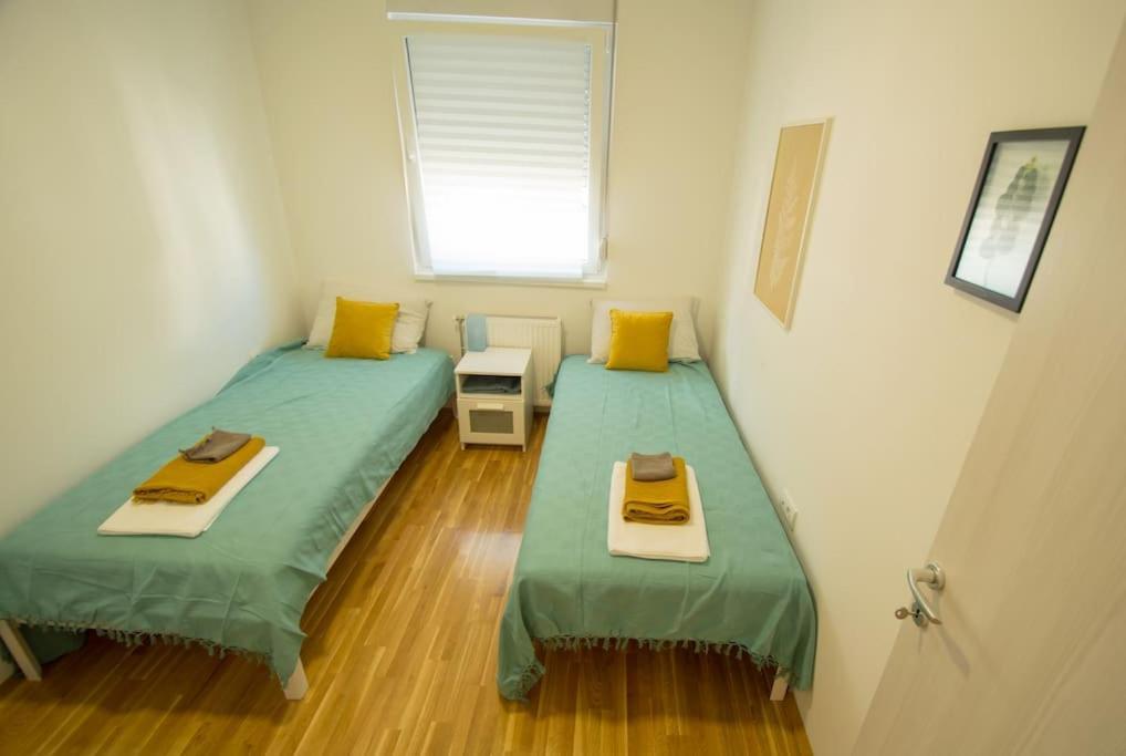White Fields-Central 2-Bdrm Apartment With Parking Novi Sad Buitenkant foto
