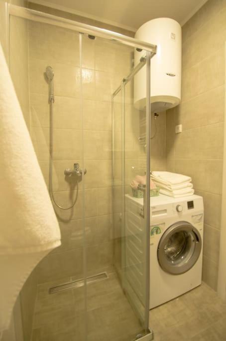 White Fields-Central 2-Bdrm Apartment With Parking Novi Sad Buitenkant foto