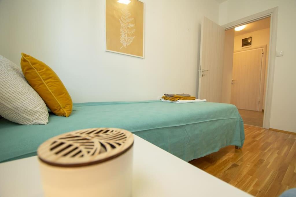 White Fields-Central 2-Bdrm Apartment With Parking Novi Sad Buitenkant foto